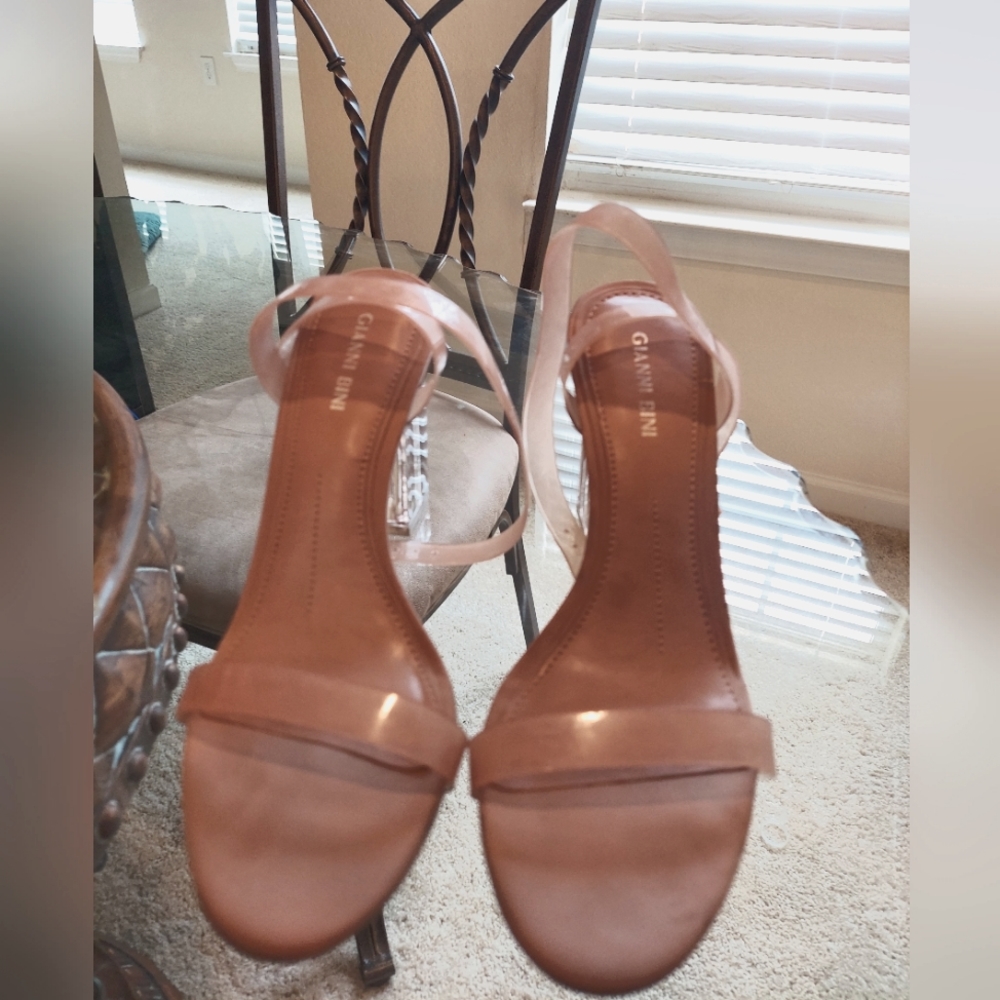 Giani Bini Nude colored sandals sz 9